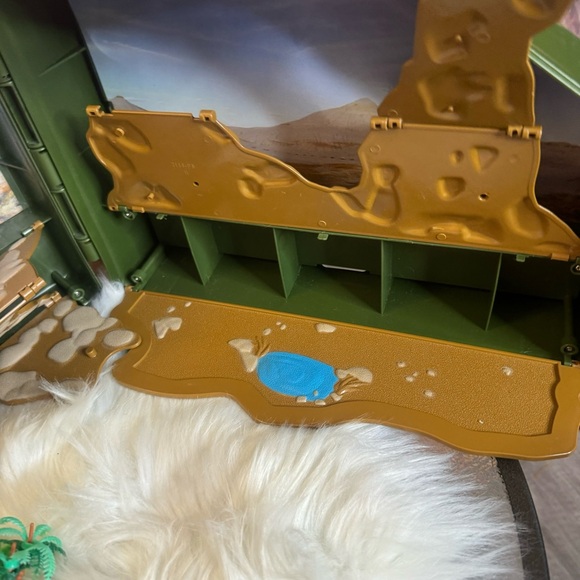 Micro Kingdom Green Dinosaur Carry Storage Case Toys Playcase - Picture 8 of 14